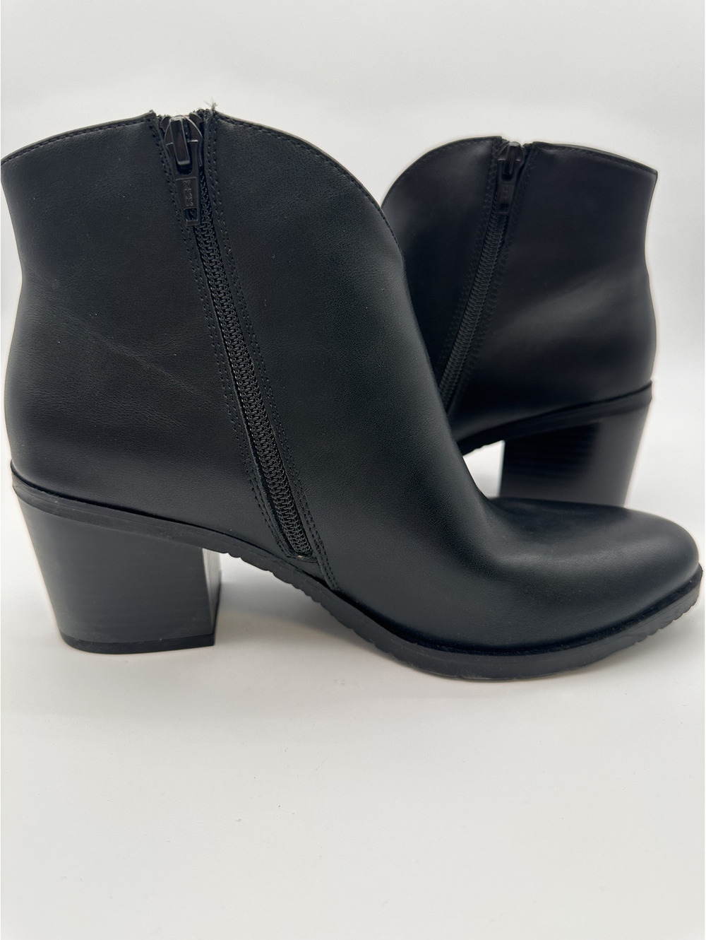 White Mountain Women's Black Smooth Leather Ankle Boots Size - Picture 8 of 10